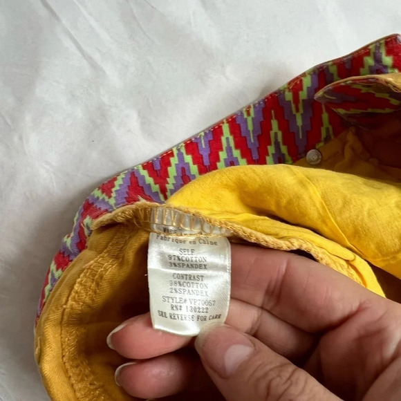 Very J Womens Shorts Size L Yellow Denim Spike Cut Out NWT Size Small S - Picture 6 of 6